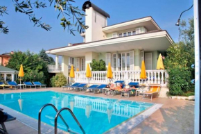  Hotel Gardenia & Villa Charme  Бардолино